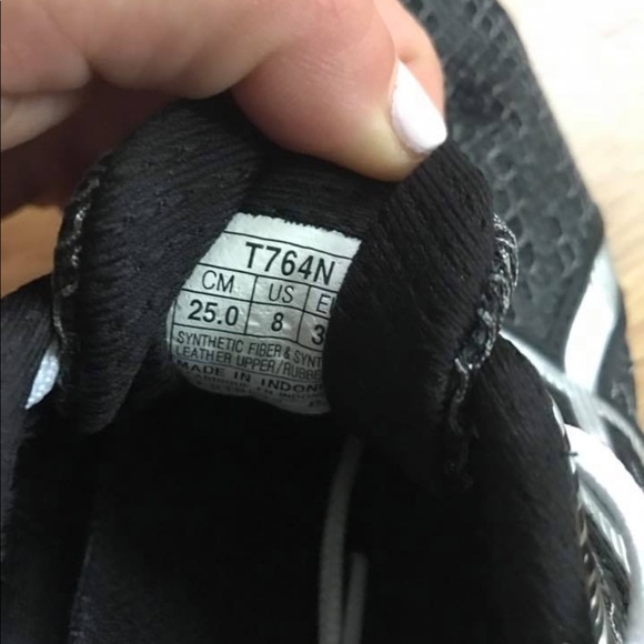 ASICS - Picture 3 of 5